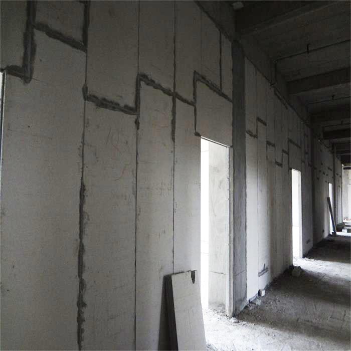 上饒某科技企業(yè)輕質(zhì)隔墻板安裝現(xiàn)場(chǎng) 上饒某科技企業(yè)輕質(zhì)隔墻板安裝現(xiàn)場(chǎng)
